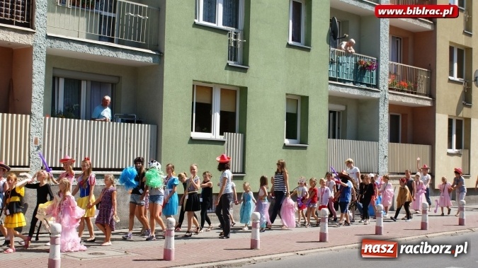 Zdjęcie w galerii na portalu naszraciborz.pl: Lato z biblioteką: Niech żyje bal!  wiadomości z regionu