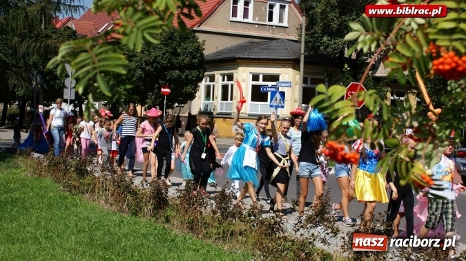 Zdjęcie w galerii na portalu naszraciborz.pl: Lato z biblioteką: Niech żyje bal!  wiadomości z regionu