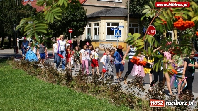 Zdjęcie w galerii na portalu naszraciborz.pl: Lato z biblioteką: Niech żyje bal!  wiadomości z regionu