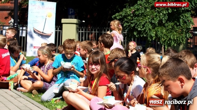 Zdjęcie w galerii na portalu naszraciborz.pl: Lato z biblioteką: Niech żyje bal!  wiadomości z regionu