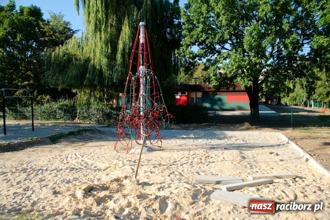 Zdjęcie w galerii na portalu naszraciborz.pl: Powstała pierwsza piramida wspinaczkowa w Raciborzu wiadomości z regionu