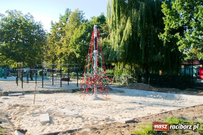 Zdjęcie w galerii na portalu naszraciborz.pl: Powstała pierwsza piramida wspinaczkowa w Raciborzu wiadomości z regionu