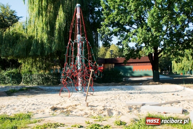 Zdjęcie w galerii na portalu naszraciborz.pl: Powstała pierwsza piramida wspinaczkowa w Raciborzu wiadomości z regionu