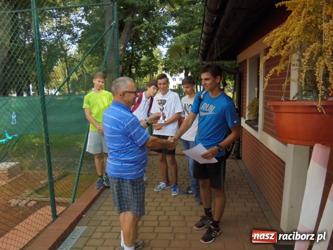 Zdjęcie w galerii na portalu naszraciborz.pl: Turniej tenisowy przy Łąkowej z okazji 36. rocznicy powstania Solidarności wiadomości z regionu