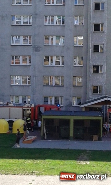 Zdjęcie w galerii na portalu naszraciborz.pl: Pożar w szybie windy bloku przy Katowickiej  wiadomości z regionu
