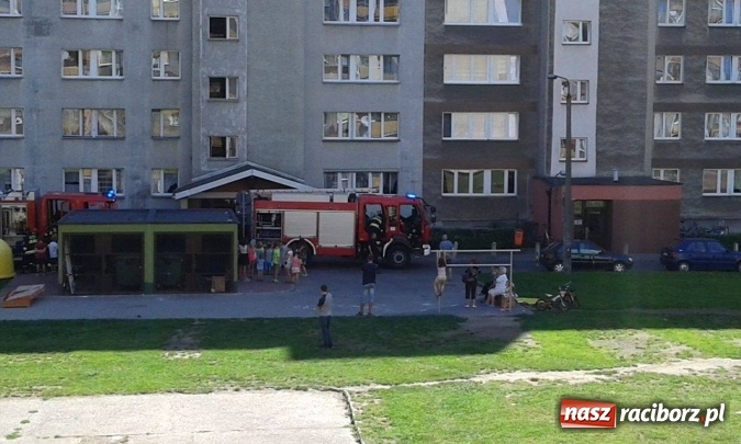 Zdjęcie w galerii na portalu naszraciborz.pl: Pożar w szybie windy bloku przy Katowickiej  wiadomości z regionu