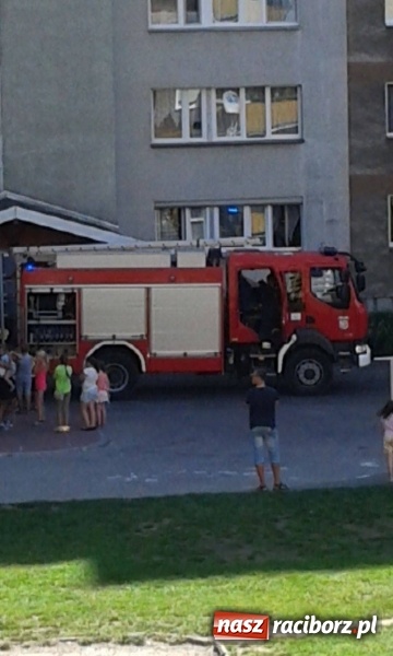 Zdjęcie w galerii na portalu naszraciborz.pl: Pożar w szybie windy bloku przy Katowickiej  wiadomości z regionu