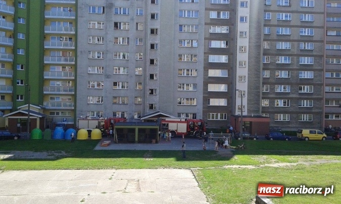 Zdjęcie w galerii na portalu naszraciborz.pl: Pożar w szybie windy bloku przy Katowickiej  wiadomości z regionu