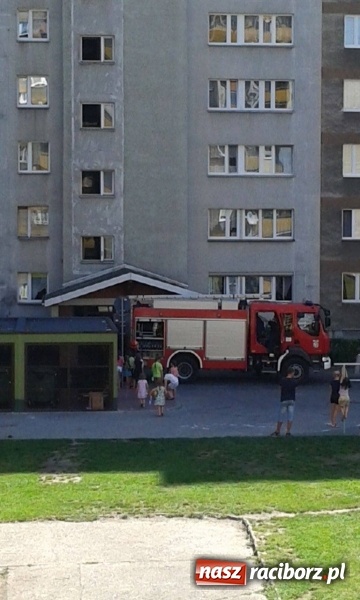 Zdjęcie w galerii na portalu naszraciborz.pl: Pożar w szybie windy bloku przy Katowickiej  wiadomości z regionu
