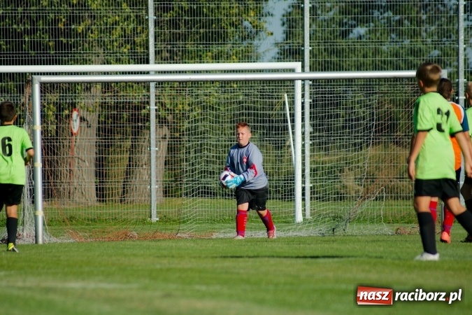 Zdjęcie w galerii na portalu naszraciborz.pl: Mendel goli w Cyprzanowie. Unia Racibórz bezlitosna wiadomości z regionu