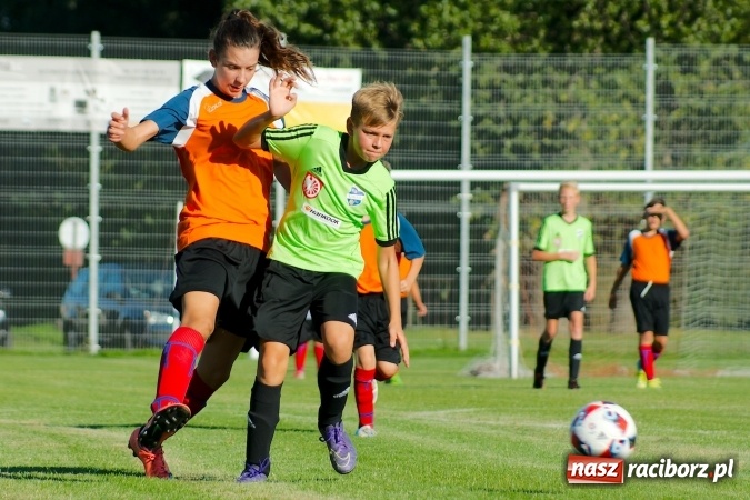 Zdjęcie w galerii na portalu naszraciborz.pl: Mendel goli w Cyprzanowie. Unia Racibórz bezlitosna wiadomości z regionu