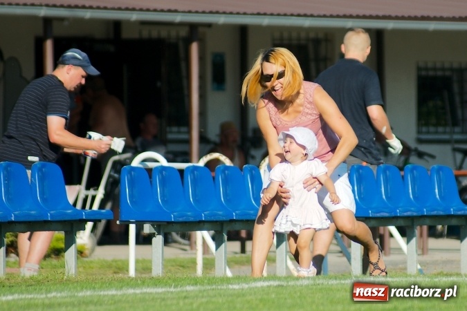 Zdjęcie w galerii na portalu naszraciborz.pl: Mendel goli w Cyprzanowie. Unia Racibórz bezlitosna wiadomości z regionu