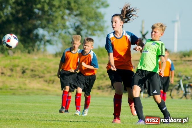 Zdjęcie w galerii na portalu naszraciborz.pl: Mendel goli w Cyprzanowie. Unia Racibórz bezlitosna wiadomości z regionu