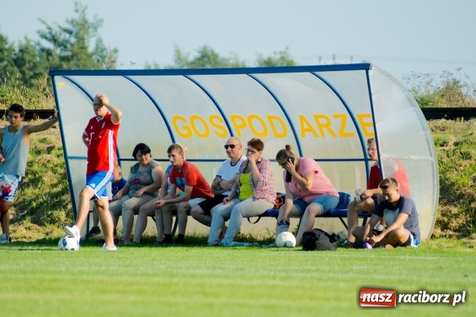 Zdjęcie w galerii na portalu naszraciborz.pl: Mendel goli w Cyprzanowie. Unia Racibórz bezlitosna wiadomości z regionu