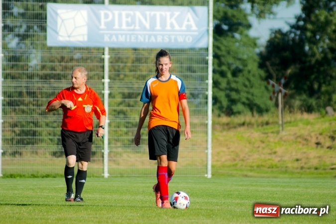 Zdjęcie w galerii na portalu naszraciborz.pl: Mendel goli w Cyprzanowie. Unia Racibórz bezlitosna wiadomości z regionu