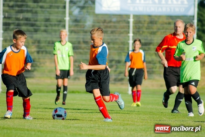 Zdjęcie w galerii na portalu naszraciborz.pl: Mendel goli w Cyprzanowie. Unia Racibórz bezlitosna wiadomości z regionu