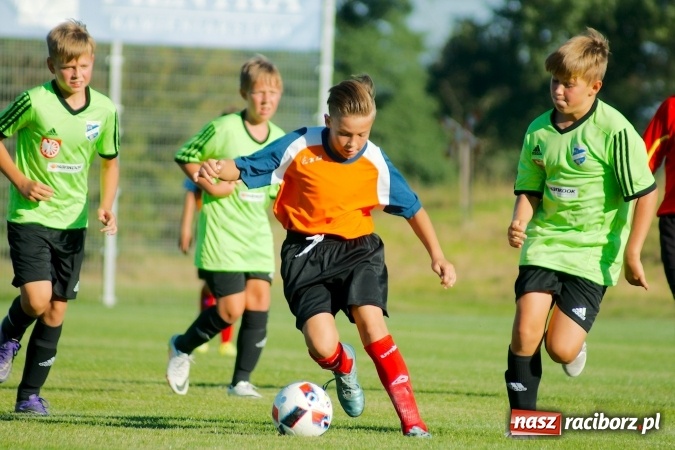 Zdjęcie w galerii na portalu naszraciborz.pl: Mendel goli w Cyprzanowie. Unia Racibórz bezlitosna wiadomości z regionu