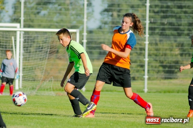 Zdjęcie w galerii na portalu naszraciborz.pl: Mendel goli w Cyprzanowie. Unia Racibórz bezlitosna wiadomości z regionu