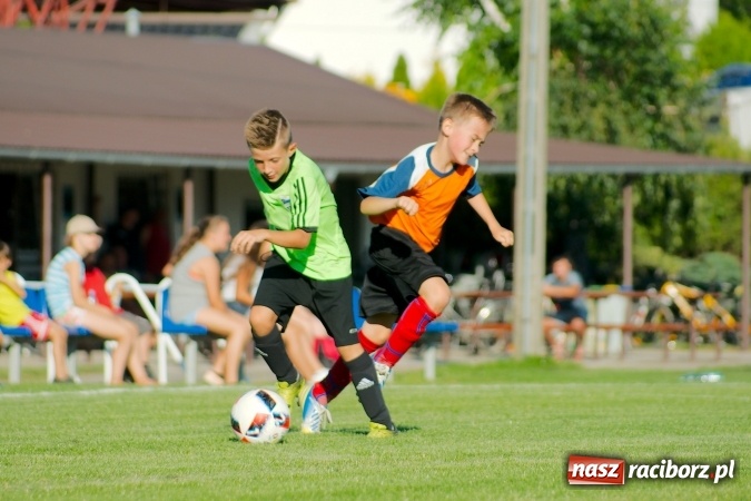 Zdjęcie w galerii na portalu naszraciborz.pl: Mendel goli w Cyprzanowie. Unia Racibórz bezlitosna wiadomości z regionu