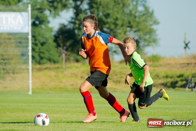 Zdjęcie w galerii na portalu naszraciborz.pl: Mendel goli w Cyprzanowie. Unia Racibórz bezlitosna wiadomości z regionu