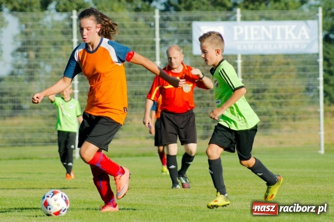 Zdjęcie w galerii na portalu naszraciborz.pl: Mendel goli w Cyprzanowie. Unia Racibórz bezlitosna wiadomości z regionu