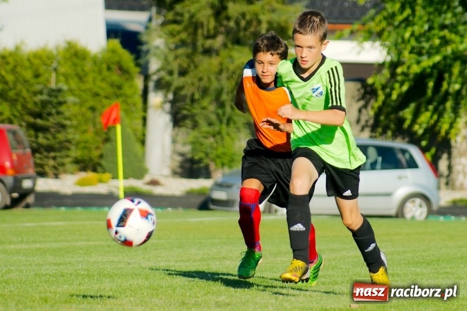 Zdjęcie w galerii na portalu naszraciborz.pl: Mendel goli w Cyprzanowie. Unia Racibórz bezlitosna wiadomości z regionu