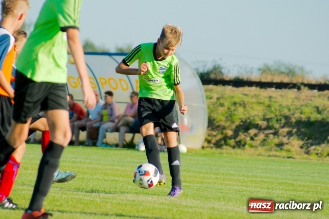 Zdjęcie w galerii na portalu naszraciborz.pl: Mendel goli w Cyprzanowie. Unia Racibórz bezlitosna wiadomości z regionu