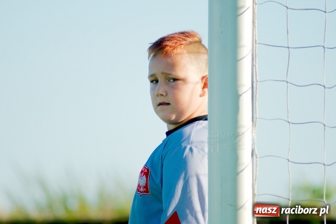 Zdjęcie w galerii na portalu naszraciborz.pl: Mendel goli w Cyprzanowie. Unia Racibórz bezlitosna wiadomości z regionu