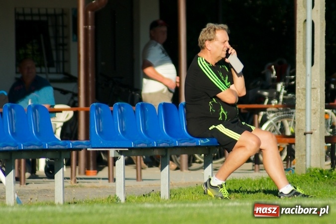 Zdjęcie w galerii na portalu naszraciborz.pl: Mendel goli w Cyprzanowie. Unia Racibórz bezlitosna wiadomości z regionu