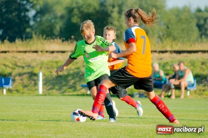 Zdjęcie w galerii na portalu naszraciborz.pl: Mendel goli w Cyprzanowie. Unia Racibórz bezlitosna wiadomości z regionu