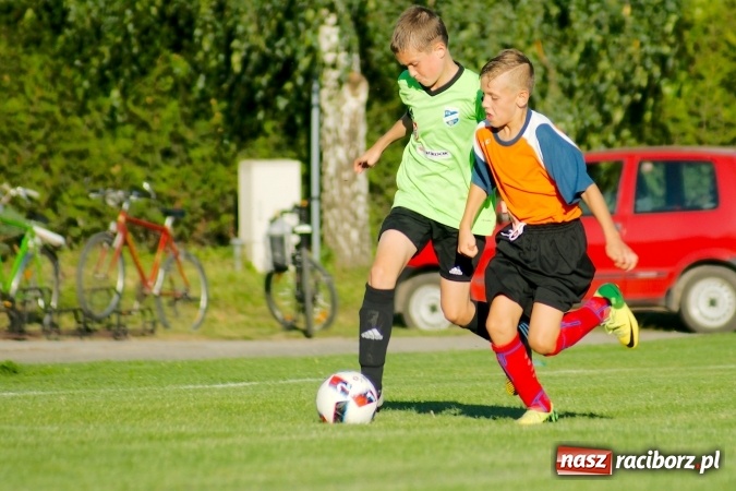 Zdjęcie w galerii na portalu naszraciborz.pl: Mendel goli w Cyprzanowie. Unia Racibórz bezlitosna wiadomości z regionu