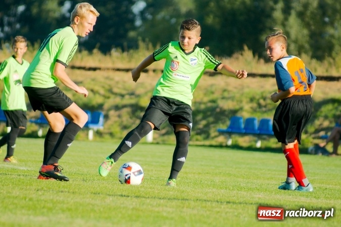 Zdjęcie w galerii na portalu naszraciborz.pl: Mendel goli w Cyprzanowie. Unia Racibórz bezlitosna wiadomości z regionu