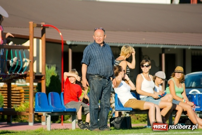 Zdjęcie w galerii na portalu naszraciborz.pl: Mendel goli w Cyprzanowie. Unia Racibórz bezlitosna wiadomości z regionu