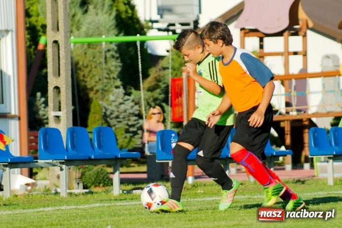 Zdjęcie w galerii na portalu naszraciborz.pl: Mendel goli w Cyprzanowie. Unia Racibórz bezlitosna wiadomości z regionu