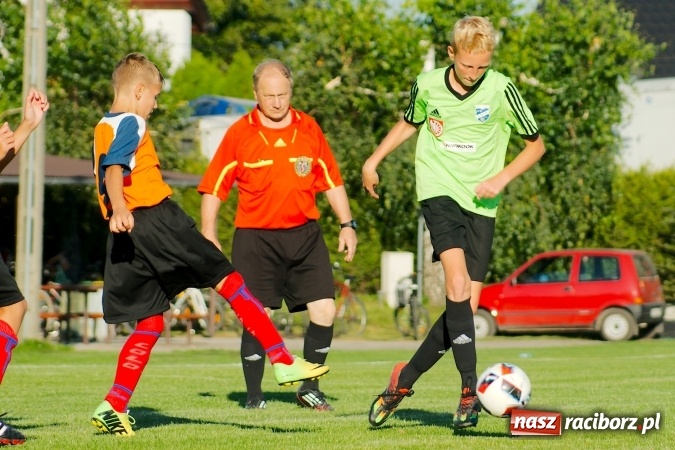 Zdjęcie w galerii na portalu naszraciborz.pl: Mendel goli w Cyprzanowie. Unia Racibórz bezlitosna wiadomości z regionu