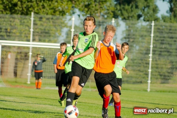 Zdjęcie w galerii na portalu naszraciborz.pl: Mendel goli w Cyprzanowie. Unia Racibórz bezlitosna wiadomości z regionu