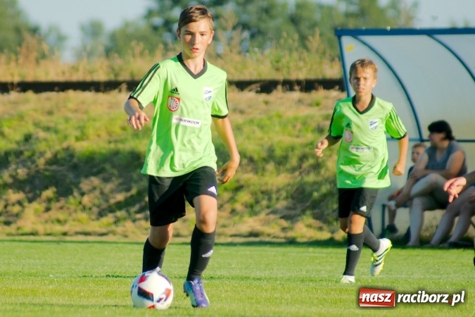 Zdjęcie w galerii na portalu naszraciborz.pl: Mendel goli w Cyprzanowie. Unia Racibórz bezlitosna wiadomości z regionu