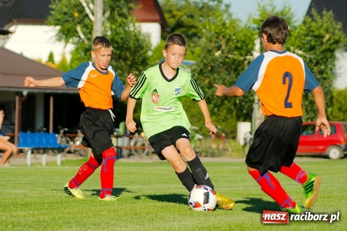 Zdjęcie w galerii na portalu naszraciborz.pl: Mendel goli w Cyprzanowie. Unia Racibórz bezlitosna wiadomości z regionu