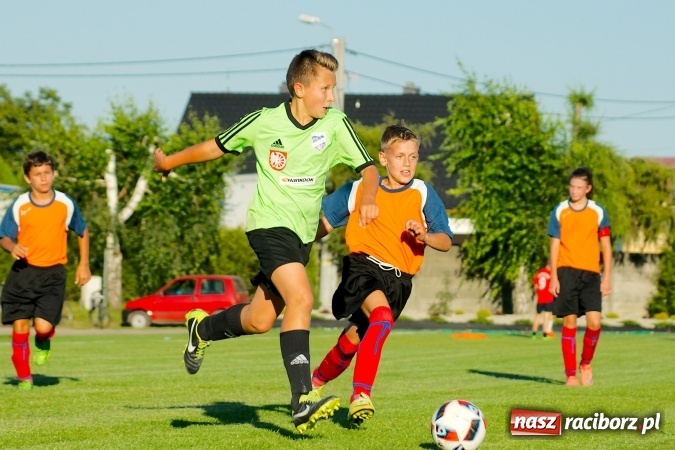Zdjęcie w galerii na portalu naszraciborz.pl: Mendel goli w Cyprzanowie. Unia Racibórz bezlitosna wiadomości z regionu
