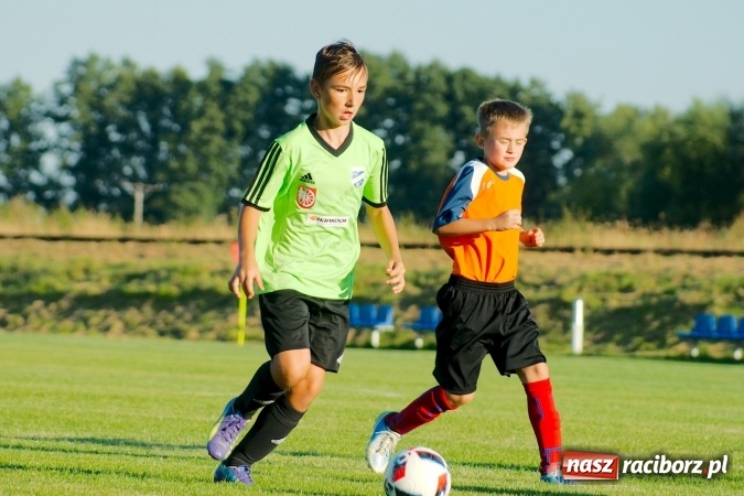 Zdjęcie w galerii na portalu naszraciborz.pl: Mendel goli w Cyprzanowie. Unia Racibórz bezlitosna wiadomości z regionu