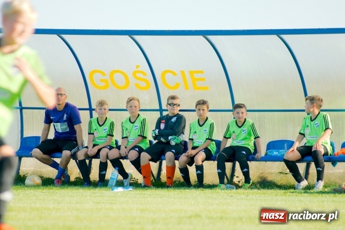 Zdjęcie w galerii na portalu naszraciborz.pl: Mendel goli w Cyprzanowie. Unia Racibórz bezlitosna wiadomości z regionu