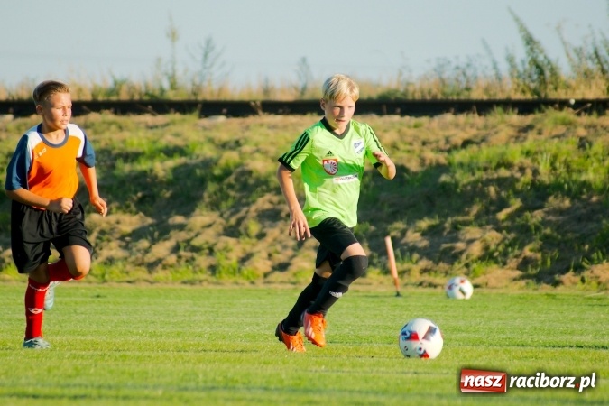 Zdjęcie w galerii na portalu naszraciborz.pl: Mendel goli w Cyprzanowie. Unia Racibórz bezlitosna wiadomości z regionu