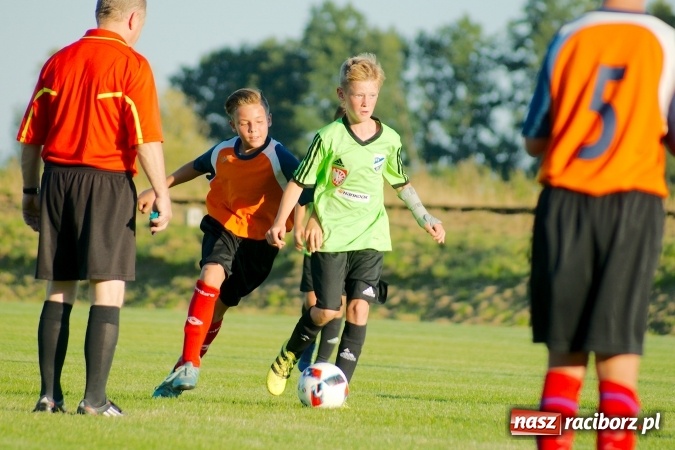 Zdjęcie w galerii na portalu naszraciborz.pl: Mendel goli w Cyprzanowie. Unia Racibórz bezlitosna wiadomości z regionu