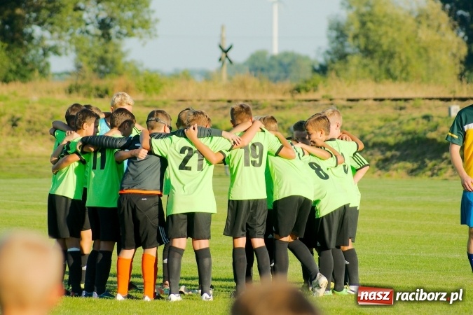 Zdjęcie w galerii na portalu naszraciborz.pl: Mendel goli w Cyprzanowie. Unia Racibórz bezlitosna wiadomości z regionu