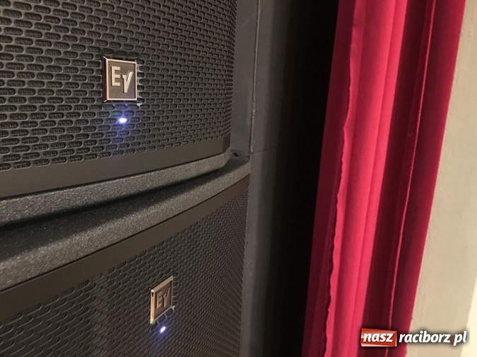 Zdjęcie w galerii na portalu naszraciborz.pl: Kuźnia Kultury debiutuje z nową sceną mobilną. Dziś w Kuźni Raciborskiej początek pożegnania lata wiadomości z regionu