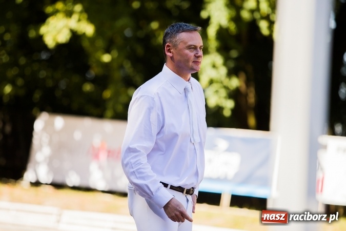 Zdjęcie w galerii na portalu naszraciborz.pl: Plejada znanych artystów w Zakrzowie na XIX Jeździeckich Mistrzostwach Gwiazd - Art Cup wiadomości z regionu