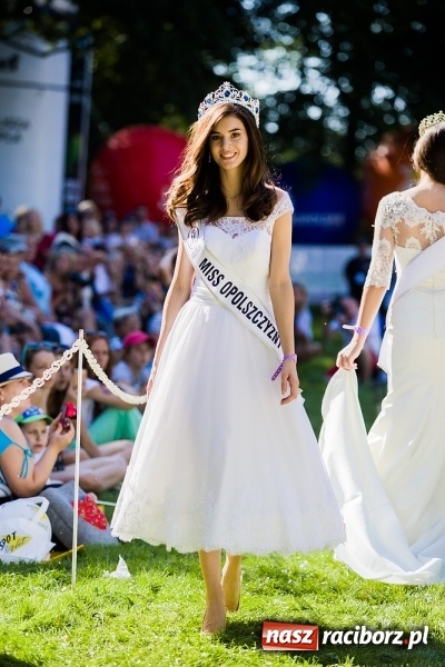 Zdjęcie w galerii na portalu naszraciborz.pl: Plejada znanych artystów w Zakrzowie na XIX Jeździeckich Mistrzostwach Gwiazd - Art Cup wiadomości z regionu