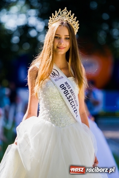 Zdjęcie w galerii na portalu naszraciborz.pl: Plejada znanych artystów w Zakrzowie na XIX Jeździeckich Mistrzostwach Gwiazd - Art Cup wiadomości z regionu