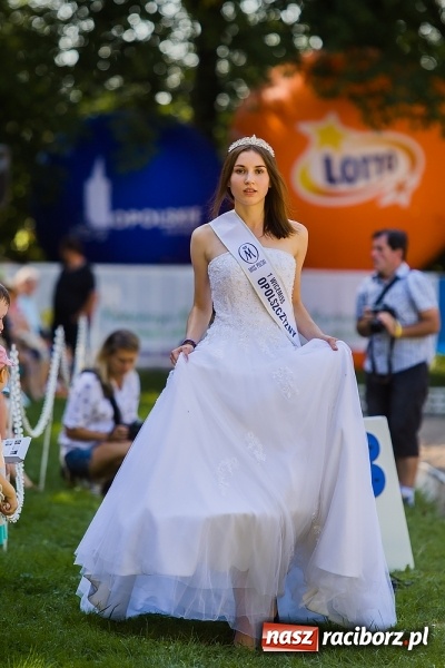 Zdjęcie w galerii na portalu naszraciborz.pl: Plejada znanych artystów w Zakrzowie na XIX Jeździeckich Mistrzostwach Gwiazd - Art Cup wiadomości z regionu