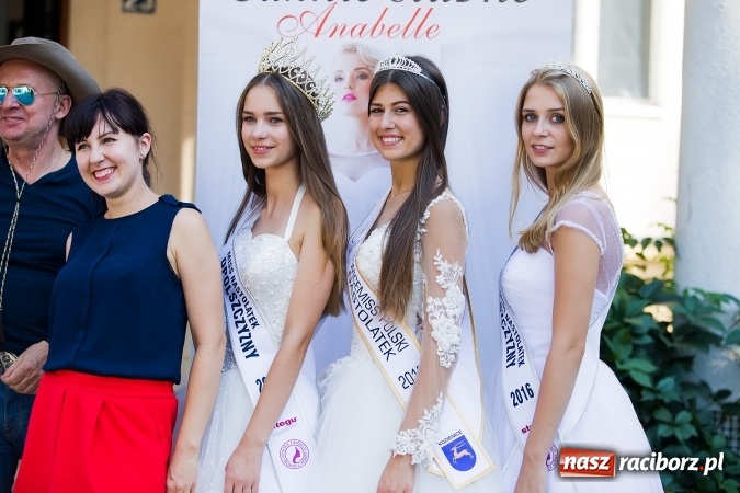 Zdjęcie w galerii na portalu naszraciborz.pl: Plejada znanych artystów w Zakrzowie na XIX Jeździeckich Mistrzostwach Gwiazd - Art Cup wiadomości z regionu